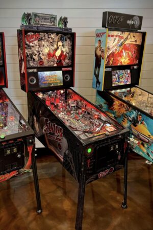 Elvira’s House of Horrors (Blood Red Kiss Edition)