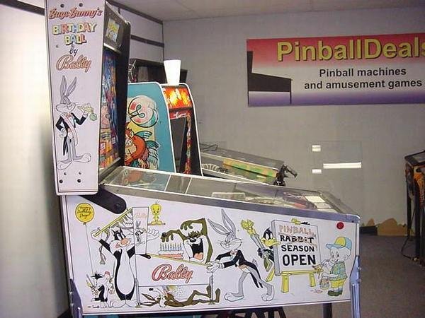 Bugs Bunny’s Birthday Bash Pinball Machine - Image 2